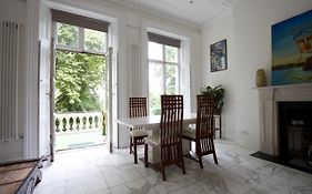 Large 2 Beds Flat Overlooking Clapham Common Park